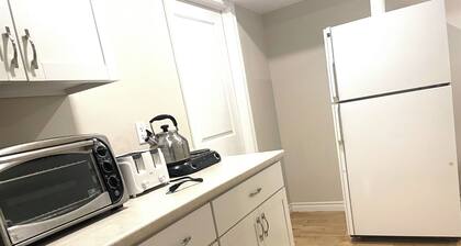 Basement Queen Bedroom-C(Private Room,Shared Bathroom)