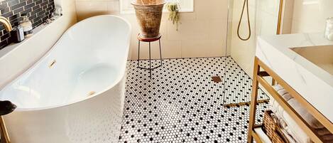 Shower, towels, toilet paper