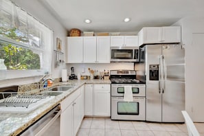 Private kitchen - Palm Haven at Cape Leyte (Siesta Key)