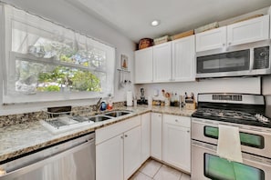 Private kitchen - Palm Haven at Cape Leyte (Siesta Key)