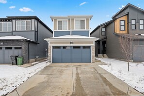 Exterior - The Nook - 20 mins from airport | Games | Coffee (Edmonton)