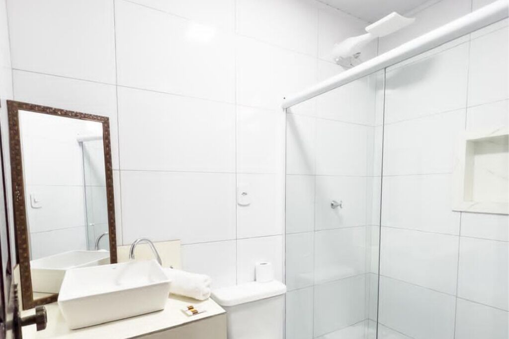 Chambre Double Standard | Salle de bain | Douche, sèche-cheveux, serviettes fournies, savon