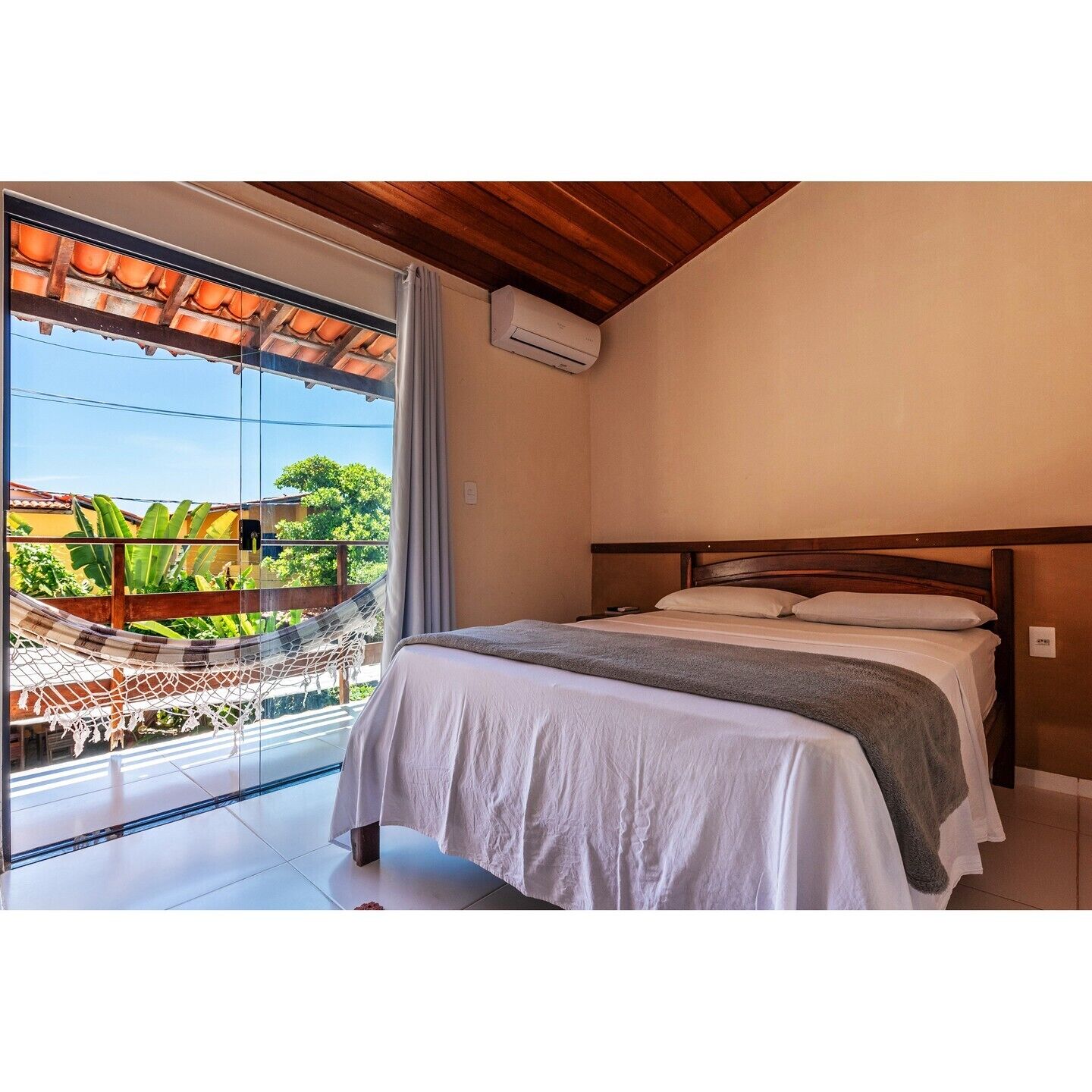 Wifi gratis y ropa de cama 