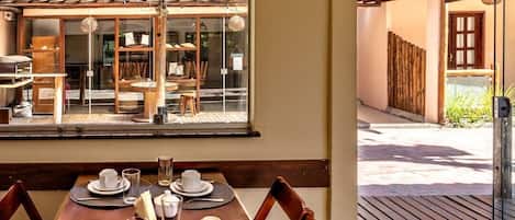 Free daily continental breakfast