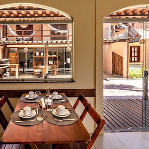 Desayuno continental incluido todos los días 