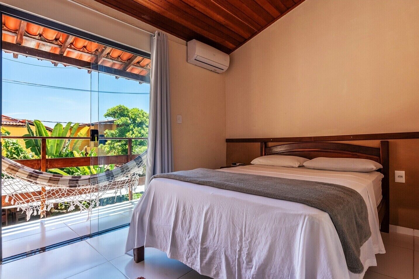 Wifi gratis y ropa de cama 