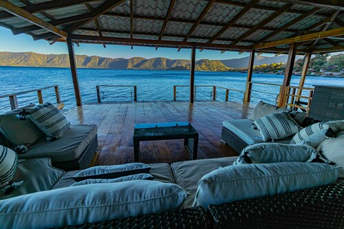 Boutique Coatepeque Lake House