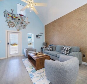 Smart TV -     Walk to Beach & Sandbox: Sleeps 6, Pool & Splash Pad (Corpus Christi)