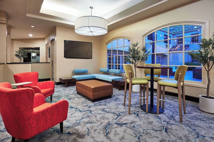 Polished King Guestroom | Fenced Outdoor Heated Pool, Hot Tub & Courtyard Access - Santa Clarita
