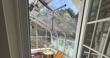 Two-bedroom apartment in beautiful Westwood with kitchen, AC, and sunroom