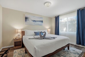 3 bedrooms, iron/ironing board, travel cot, free WiFi - South Tampa Retreat: Fire Pit · BBQ · MacDill AFB mins from Bayshore Waterfront (Tampa)