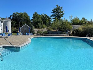 Pool - The Happy Nest - Sleeps 5 Near Kennebunk Beaches (Arundel)