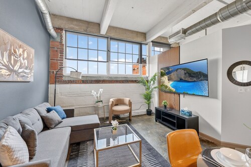 River Market Loft Stay - 2BR Stay Near Downtown KC