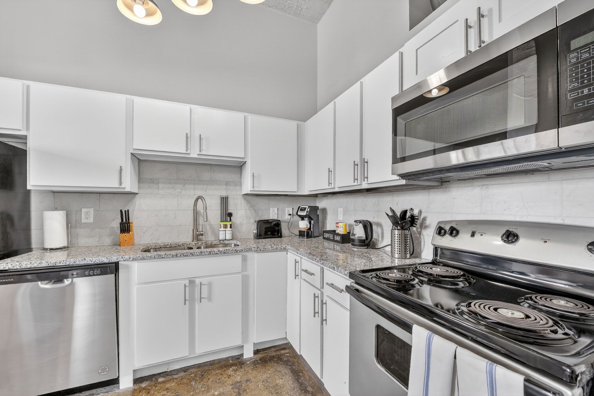 Fridge, oven, stovetop, dishwasher