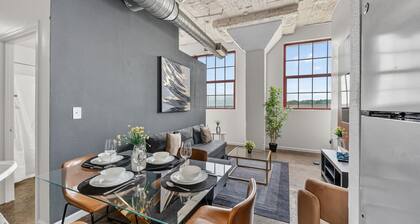 Downtown KC 2BR Loft with Parking & Fast WiFi