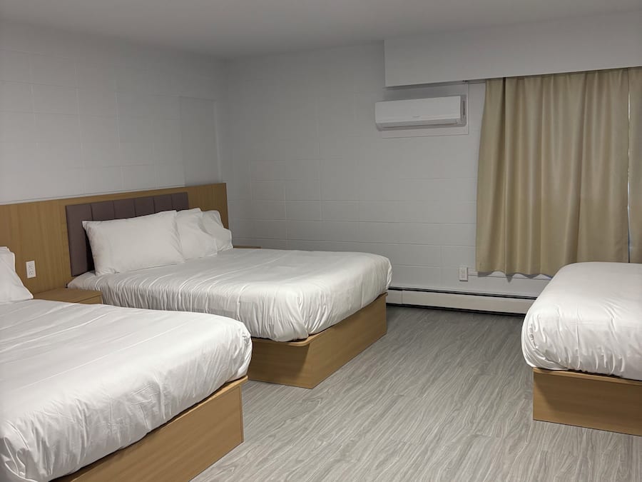 Chambre familiale, Plusieurs lits, non-fumeur | Accès au Wi-Fi (inclus), literie fournie