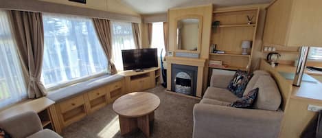 TV, fireplace