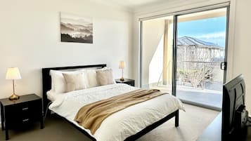 3 bedrooms, iron/ironing board, Internet, bed sheets