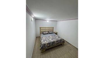 2 bedrooms, iron/ironing board, Internet, bed sheets