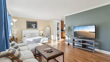 3 bedrooms, desk, iron/ironing board, free WiFi