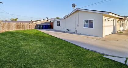 Gated Yard, King Bed, 2 Living Rooms, Ranch Style