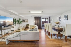 Smart-TV, Bücher, Musikbibliothek