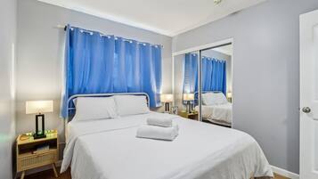 3 bedrooms, desk, iron/ironing board, free WiFi