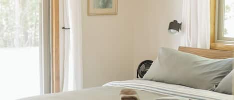 4 bedrooms, iron/ironing board, Internet, bed sheets