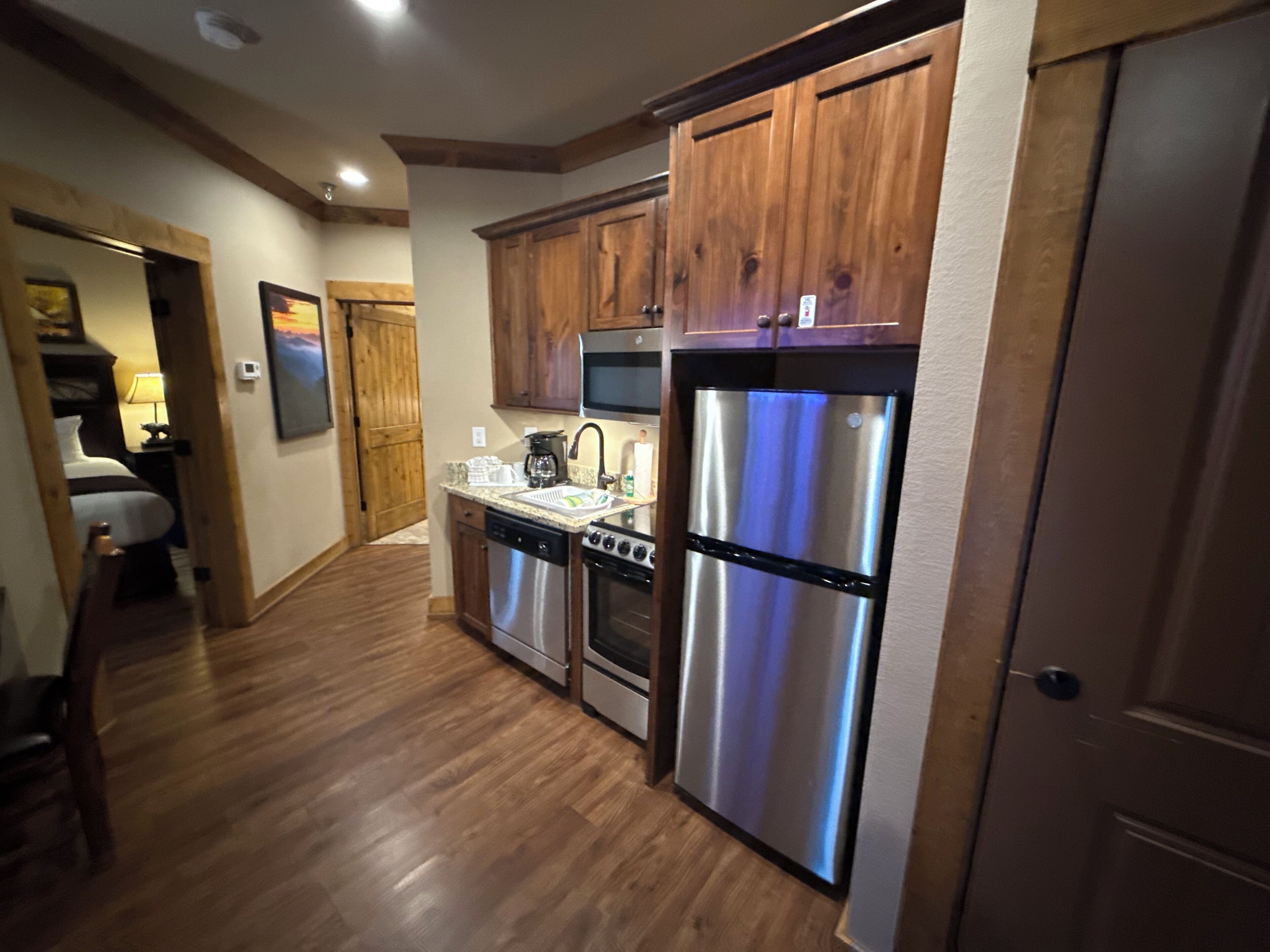 4th July Family Vacation 4-bedroom Resort Cabin With Mountain View & Water Park - Gatlinburg, TN