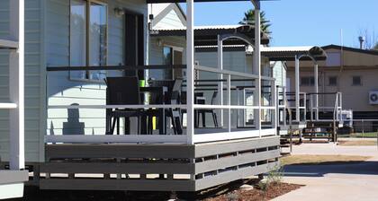 Longreach Starlight Cabins