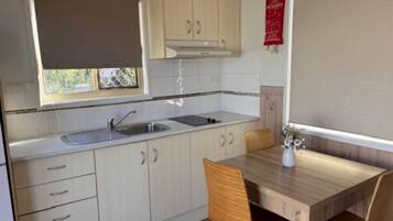 Cabin, 1 Queen Bed, Kitchenette | Private kitchenette | Toaster