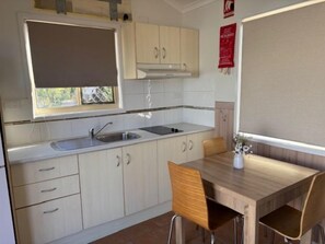 Cabana, 1 cama Queen, cozinha americana | Cozinha americana privada | Torradeira