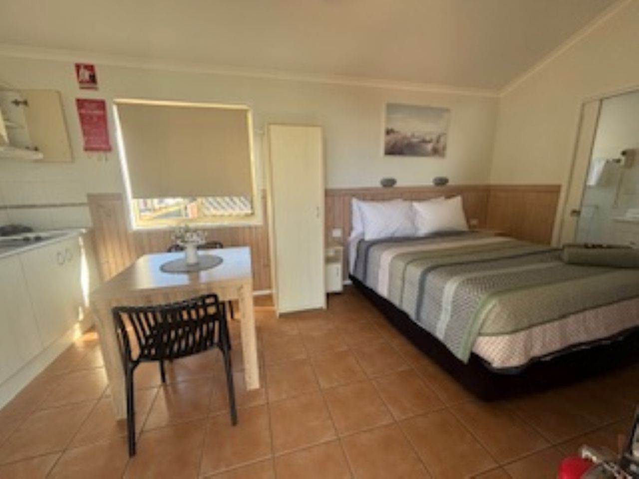 Cabin, 1 Queen Bed, Kitchenette | Iron/ironing board, free WiFi, bed sheets, wheelchair access