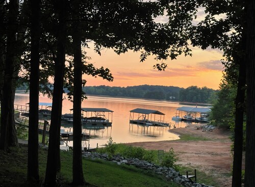 Sunset Cove-Lake Hartwell Lakefront Escape - KAYAKS - LAST MINUTE  SPECIALS
