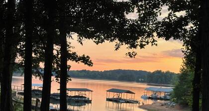 Sunset Cove-Lake Hartwell Lakefront Escape - KAYAKS - LAST MINUTE SPECIALS