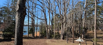 Sunset Cove - Serene Lake Hartwell Lakefront Escape