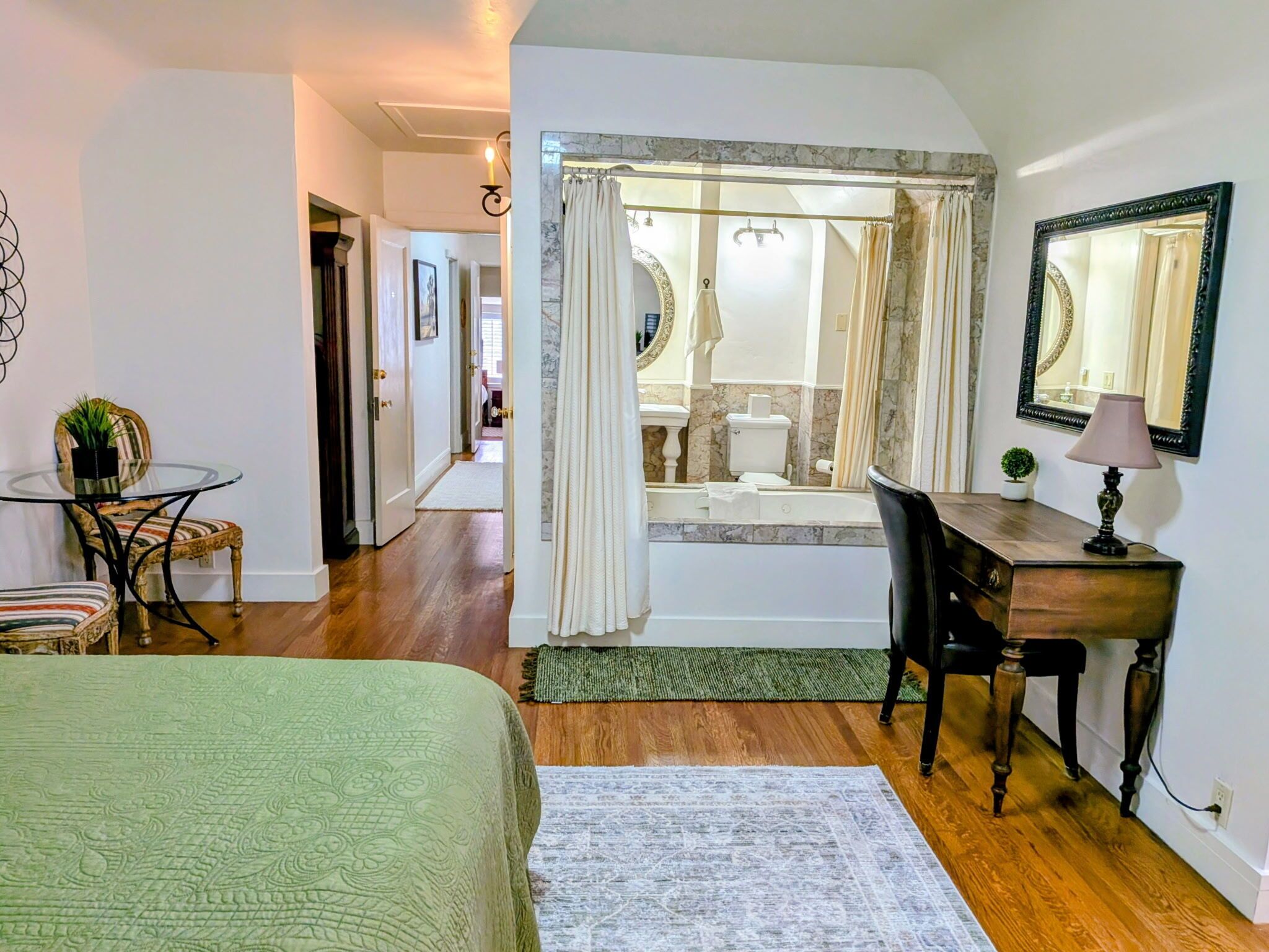 5 quartos, berço de viagem, Wi-Fi de cortesia, roupa de cama