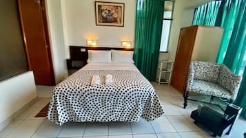9 quartos, acesso à internet, roupa de cama