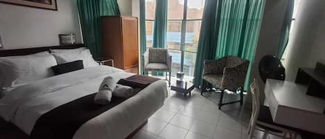 9 Schlafzimmer, Internetzugang, Bettwäsche