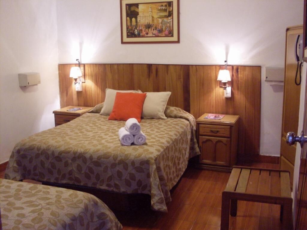 9 quartos, acesso à internet, roupa de cama