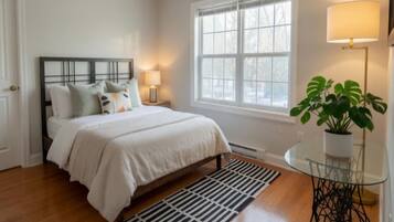 5 bedrooms, desk, iron/ironing board, travel crib