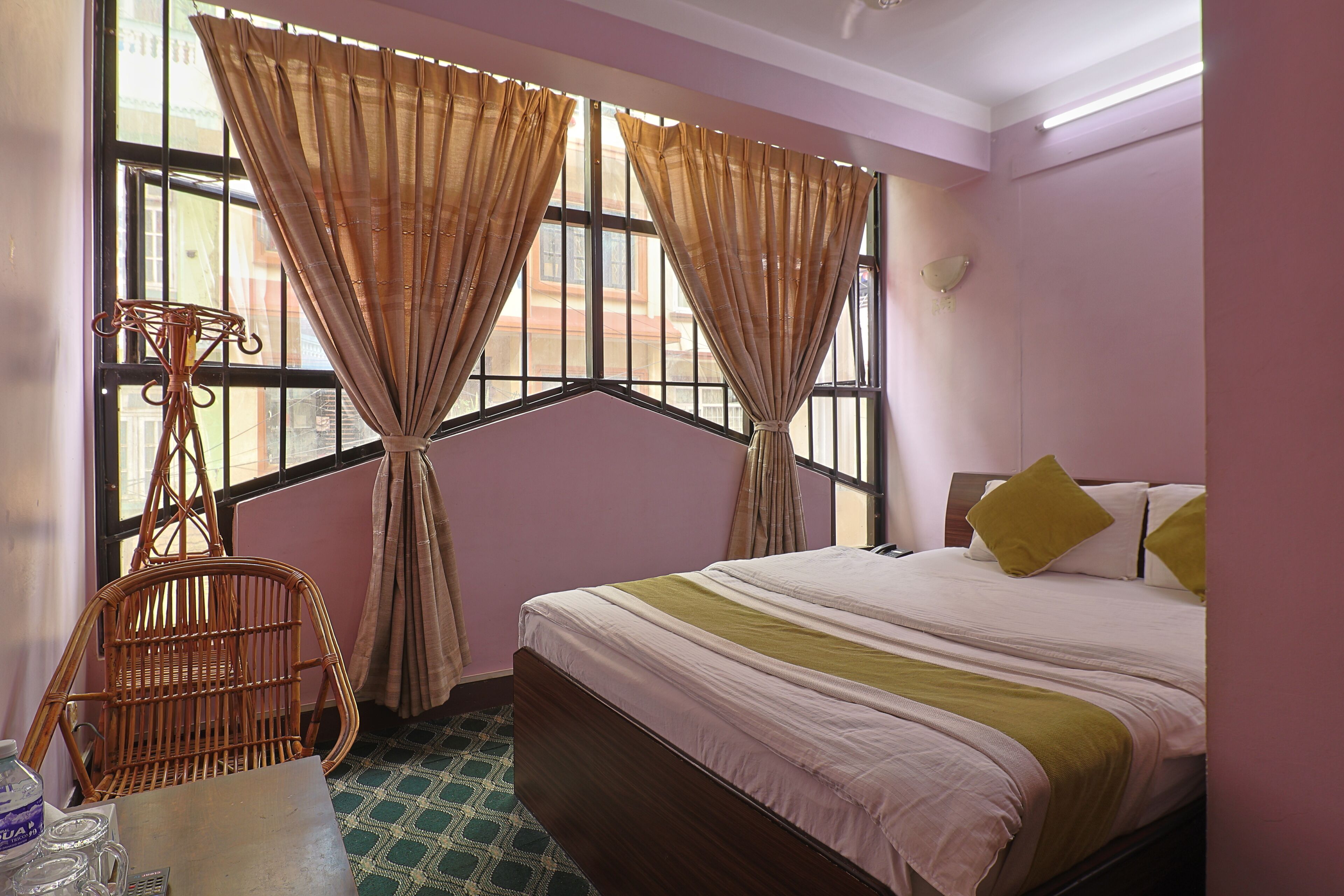 Classic Double or Twin Room | Desk, laptop workspace, free WiFi