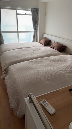 Room - Within walking distance of Shibuya, Harajuku and Shinjuku! 86 sqm spacious family size apartment with balcony (渋谷区)
