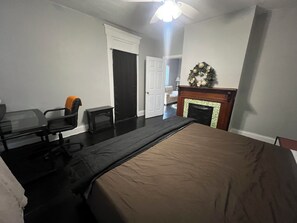 Room - Entire 1BR Home Near Downtown, Free Parking, WiFi, Laundry,Kitchen, Streaming TV (Columbus)