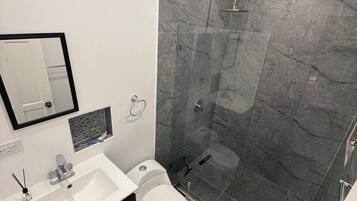 Apartment, 2 Bedrooms, Balcony | Bathroom