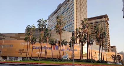 Prime City Center Location, Comfortable Accommodations with Breakfast WiFi & AC