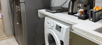 Prime City Center Location, Comfortable Accommodations with Breakfast WiFi & AC