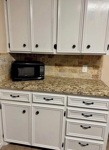 3-bedroom house in gorgeous Abilene with cool AC breeze