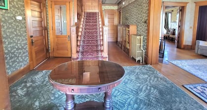 Historic EM Deming house in Marshfield. 1.7 miles.to Marshfield Clinic.