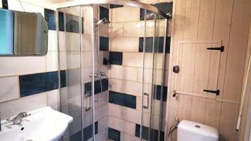 Haartrockner, HandtĂŒcher, Seife, Toilettenpapier
